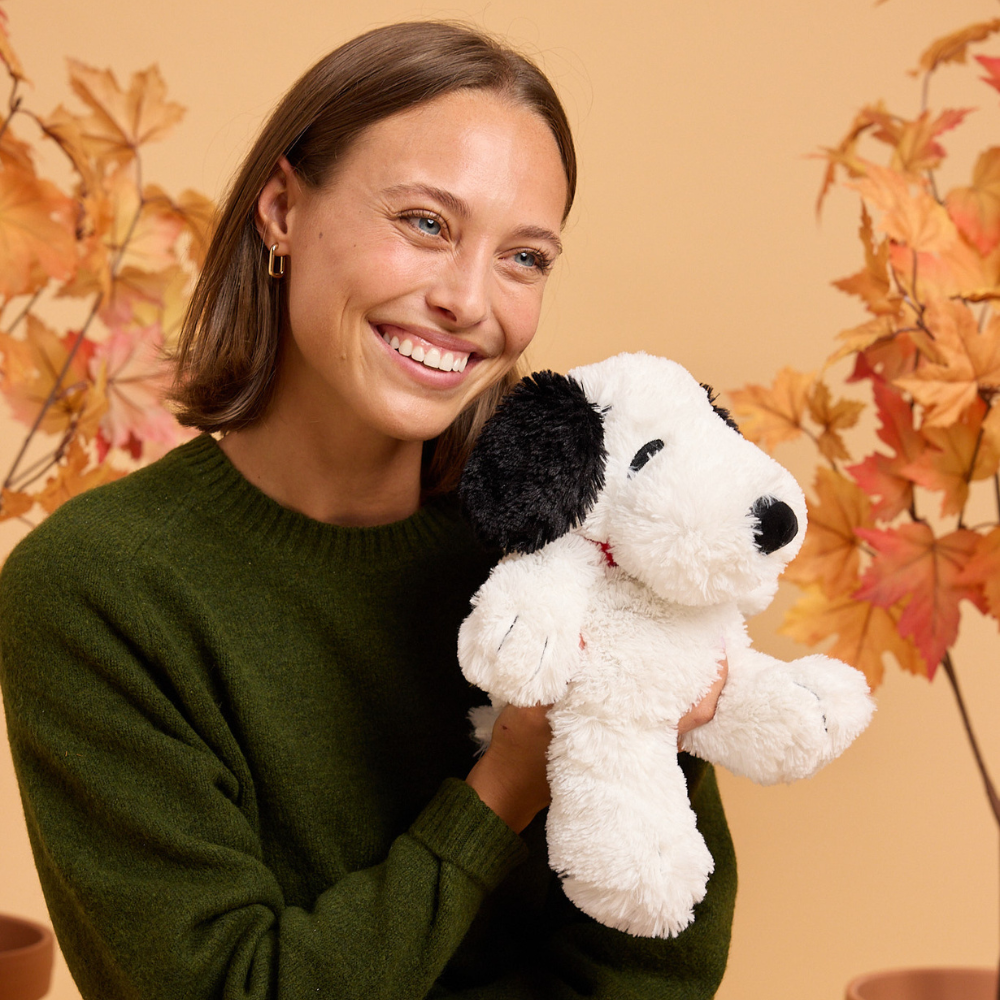 Alternative view of Snoopy Warmies